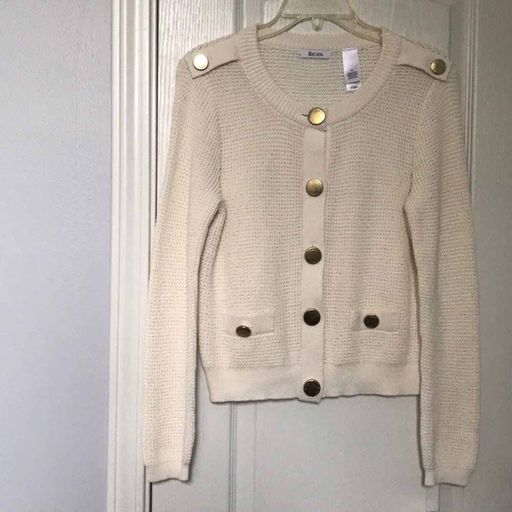 NWT Liz & co. Sweater cream colored w/gold buttons